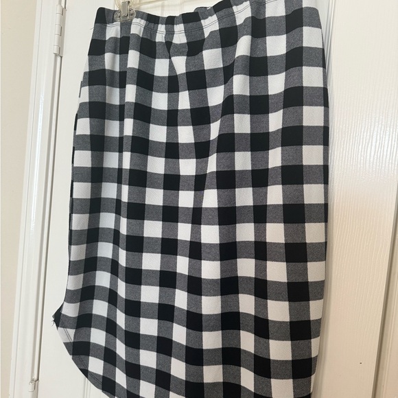 Black and White Checkered Women's Skirt - Picture 2 of 3